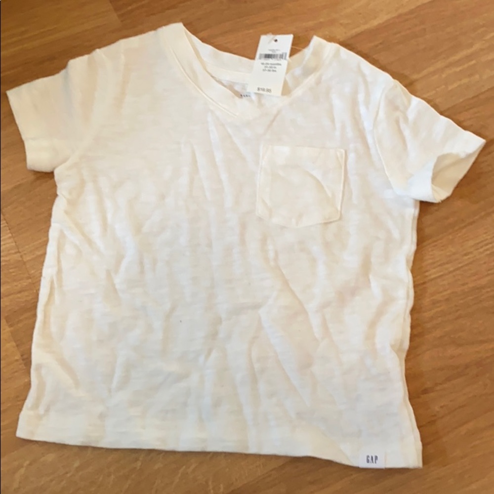 Baby Gap White T-shirt with pocket - size 18-24 mo